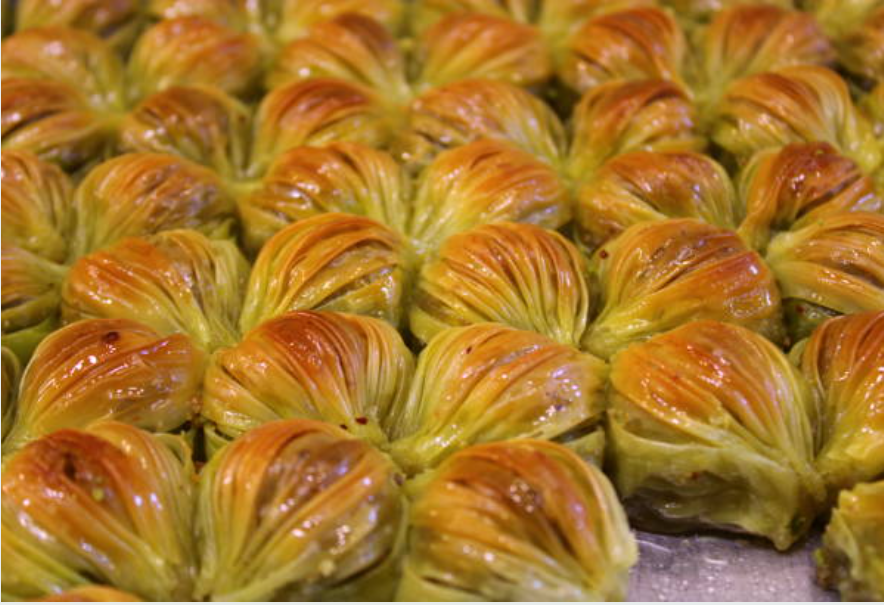 Nono Hayati - Midye Pistachio Baklava (Shell)